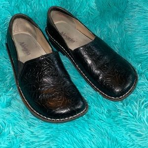 Alegria Clogs